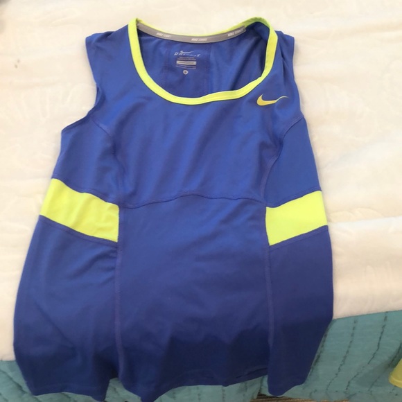 EUC- Nike dry fit workout shirt